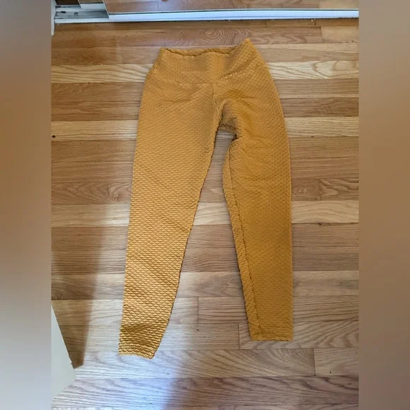 Booty by Brabants Yellow Gold Textured Leggings - Picture 2 of 2